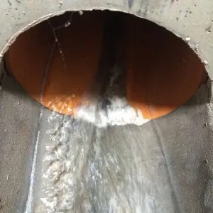 Abwasserschacht im September 2015