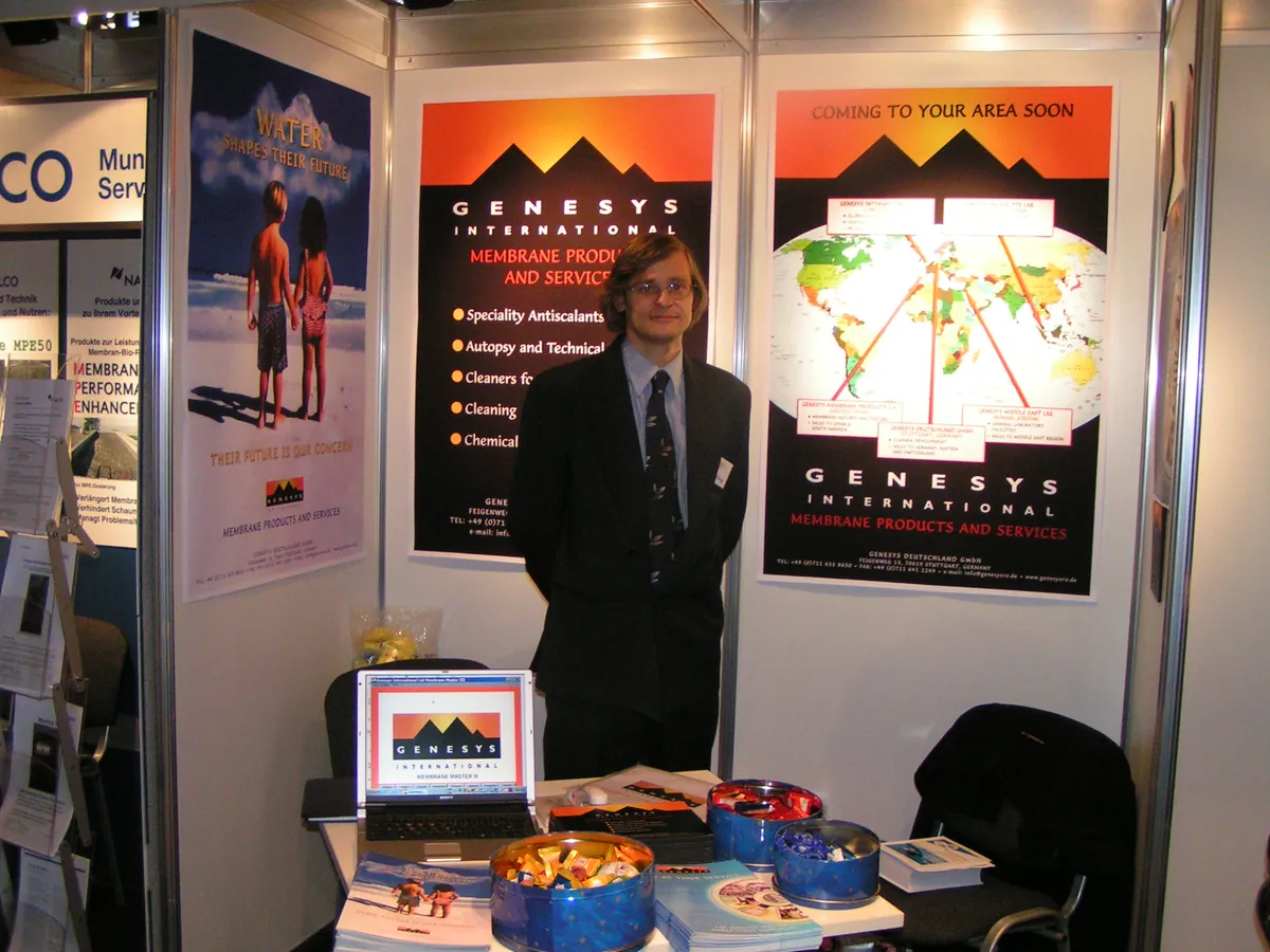 Messestand mit den Produkten von Genesys International