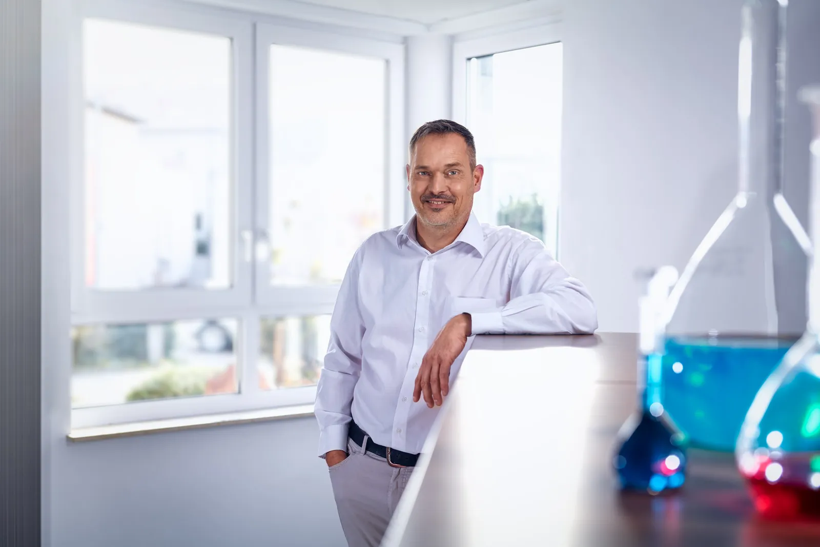Markus Weber, Kundenberater bei Dr. Nähring, im Labor